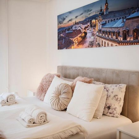 Heart of Pécs apartman free parking Exterior foto