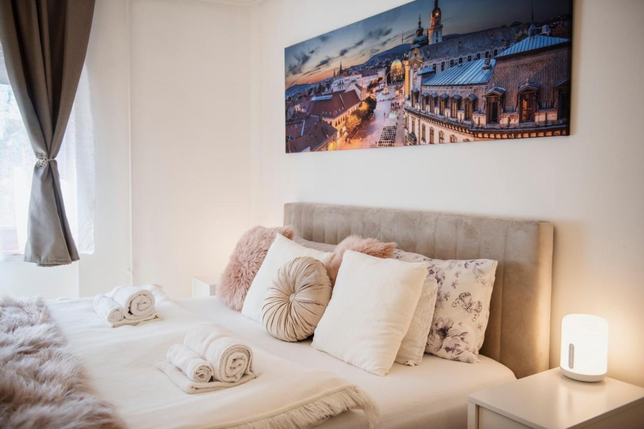 Heart of Pécs apartman free parking Exterior foto