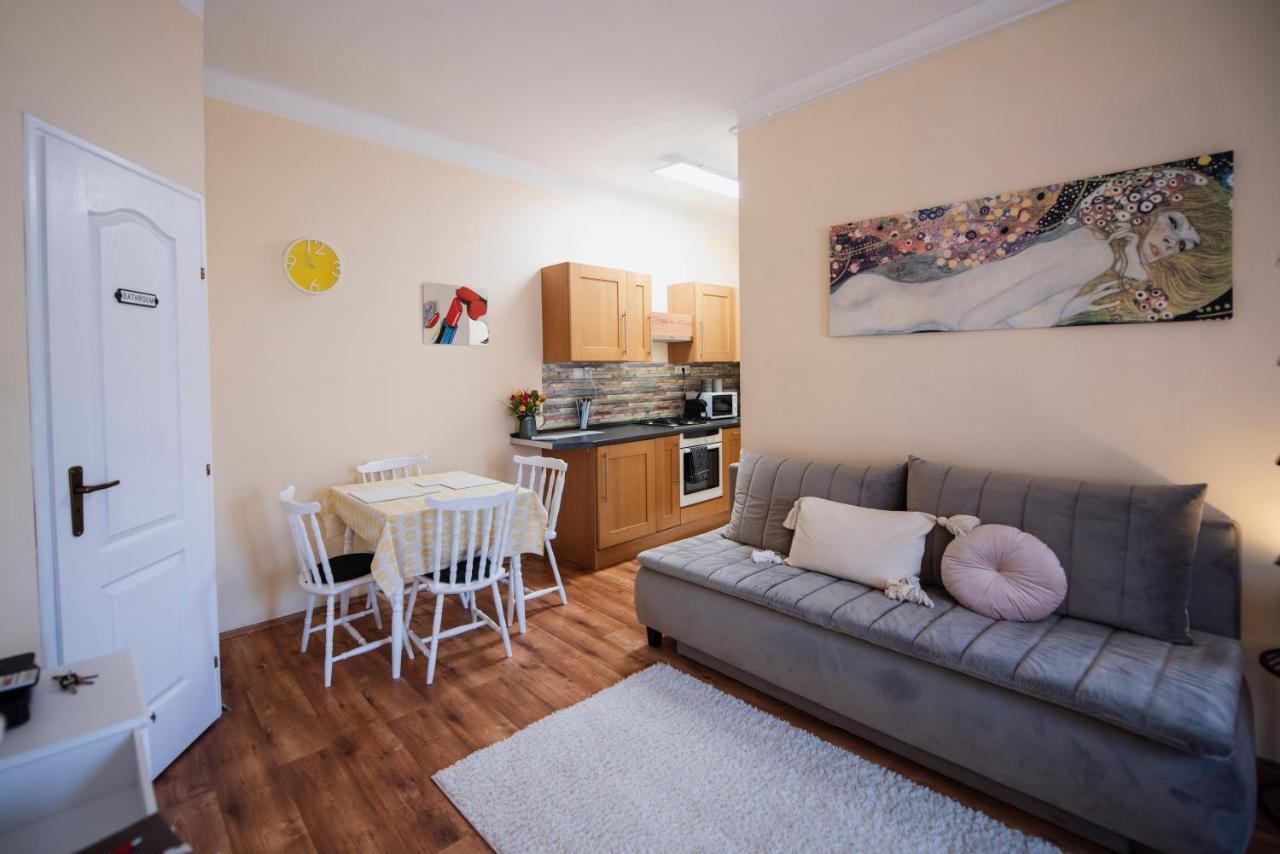 Heart of Pécs apartman free parking Exterior foto