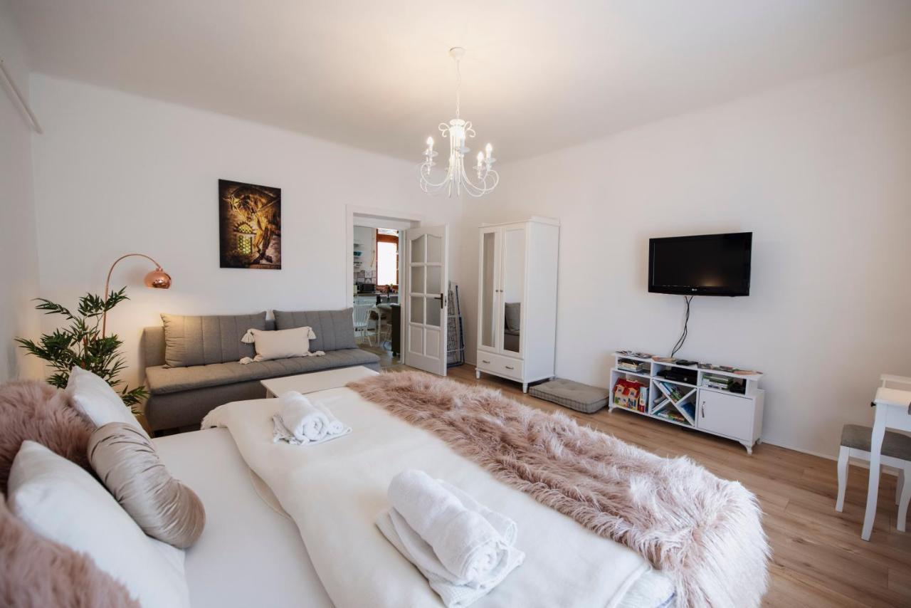 Heart of Pécs apartman free parking Exterior foto