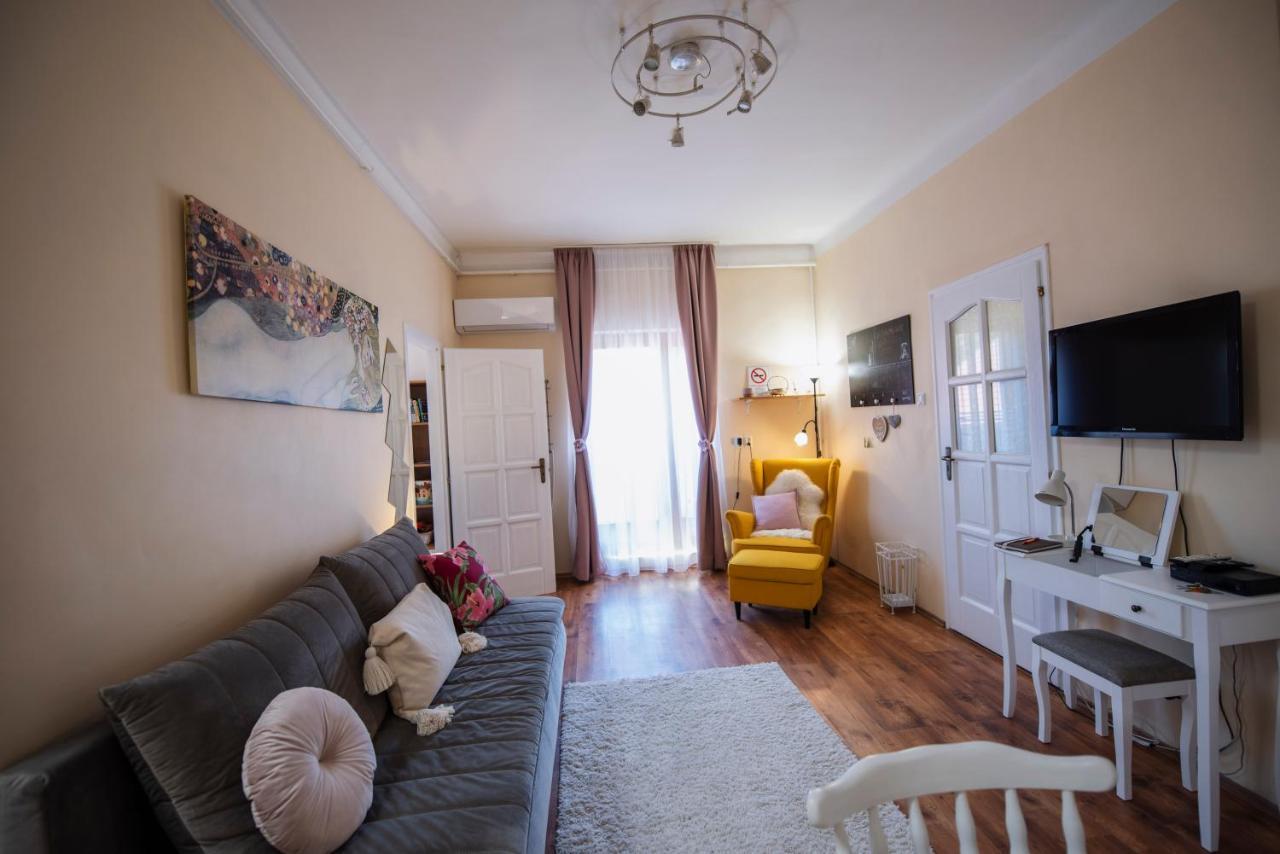 Heart of Pécs apartman free parking Exterior foto